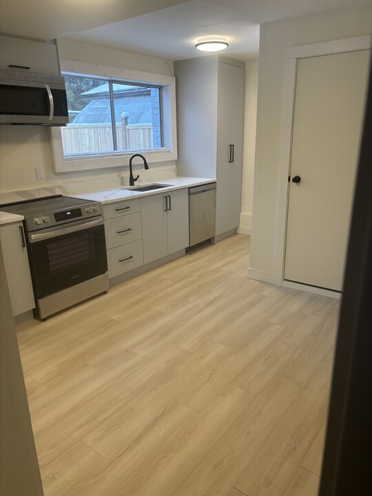 3808 Mt Seymour Pky in North Vancouver, BC - Building Photo