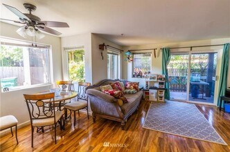 3836 W Lake Sammamish Pky NE, Unit 103 in Redmond, WA - Building Photo - Building Photo