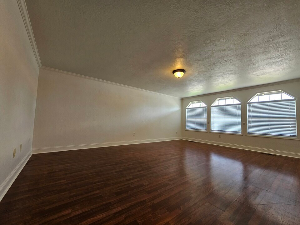 1823 Valley View Dr in Medford, OR - Building Photo