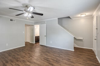 Pointe South Townhomes in Jonesboro, GA - Building Photo - Interior Photo