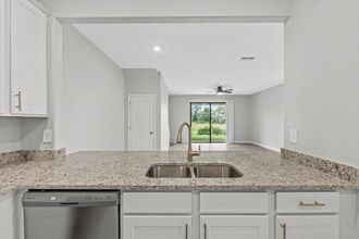 15043 Sunny Day Dr in Bradenton, FL - Building Photo - Building Photo