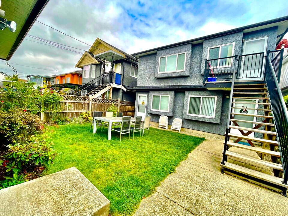3582 E 26th Ave in Vancouver, BC - Building Photo