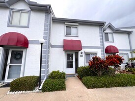 513 Seaport Blvd in Cape Canaveral, FL - Building Photo