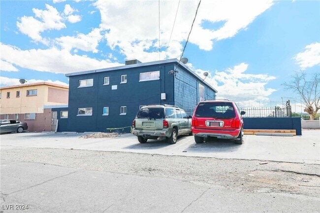 2913 Stewart Ave-Unit -1 in Las Vegas, NV - Building Photo - Building Photo