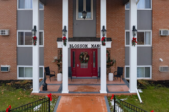 Blossom Manor Apartments in Eaton Rapids, MI - Foto de edificio - Building Photo