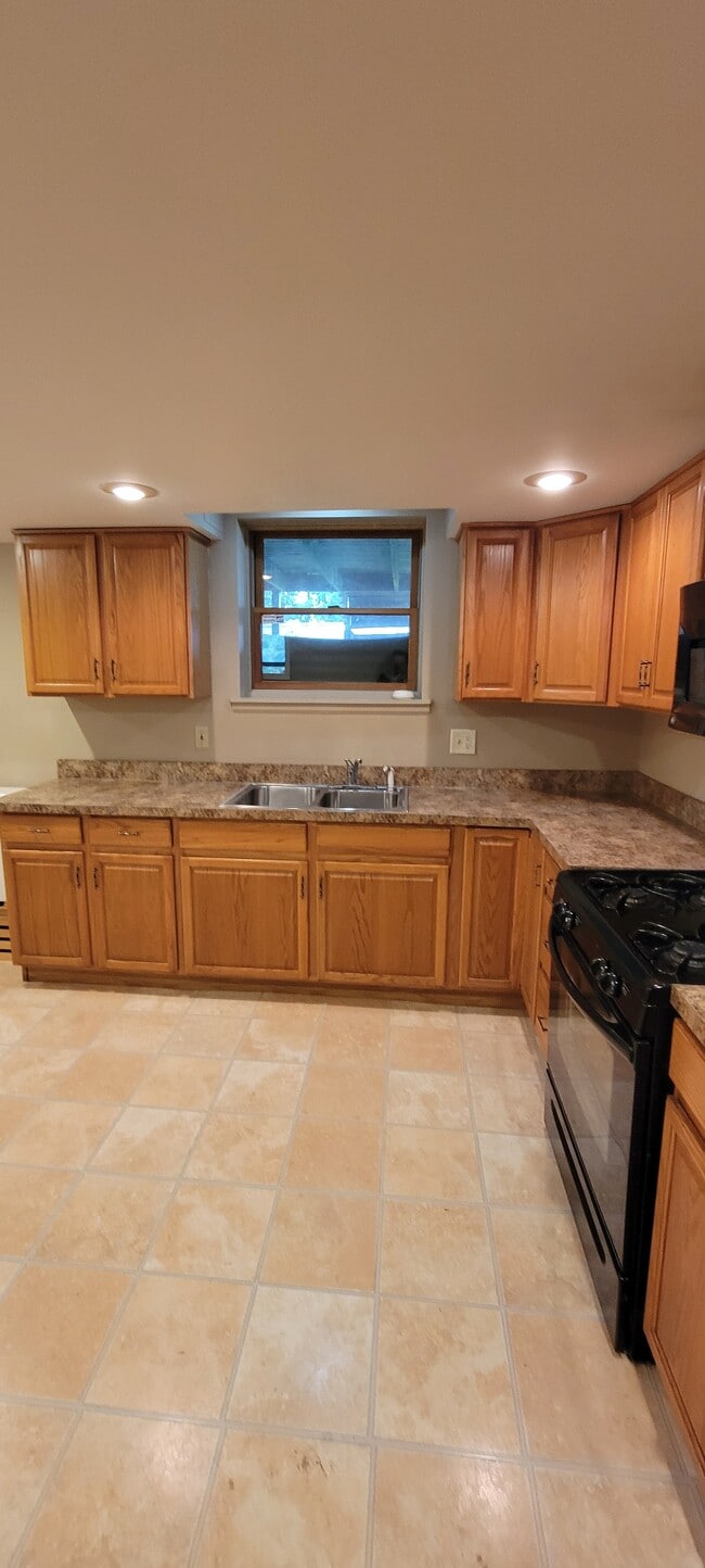 112 Tyler Dr, Unit 1 in Saylorsburg, PA - Building Photo - Building Photo