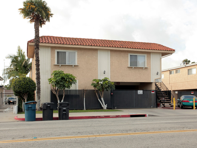 9542 Flower St in Bellflower, CA - Building Photo - Building Photo