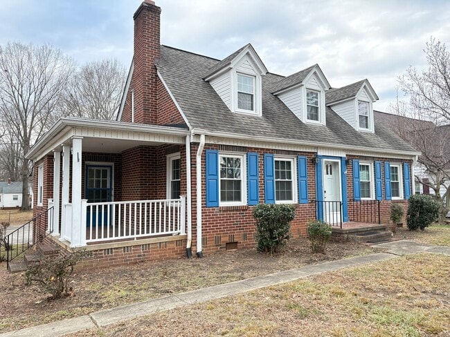 323 S Hamilton St in Eden, NC - Building Photo - Building Photo