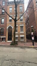82 Phillips St, Unit 2 in Boston, MA - Foto de edificio - Building Photo