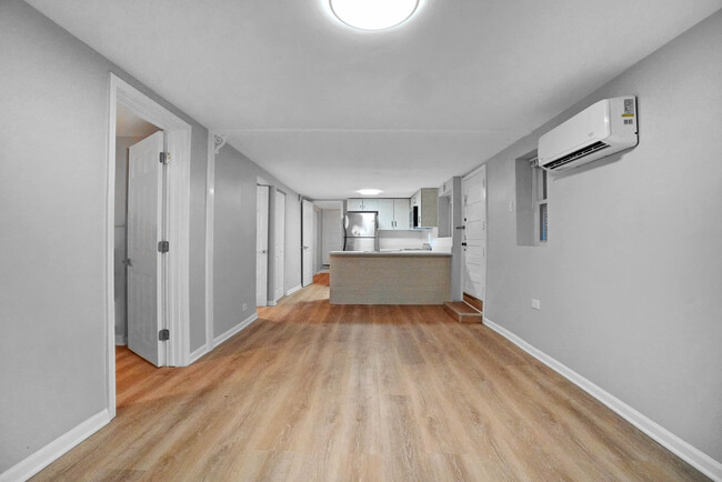 3723 N Whipple St, Unit 1 in Chicago, IL - Foto de edificio - Building Photo