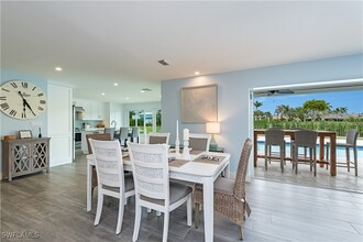 595 Wedge Dr in Naples, FL - Foto de edificio - Building Photo