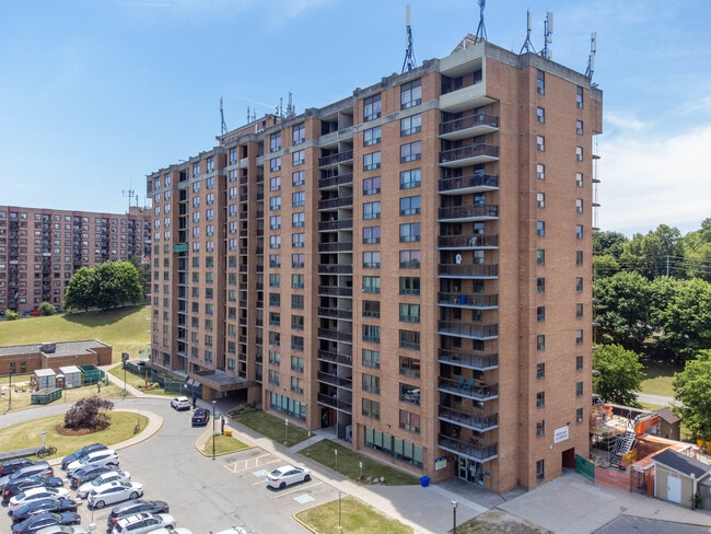 Rowntree Manor in Toronto, ON - Building Photo - Building Photo