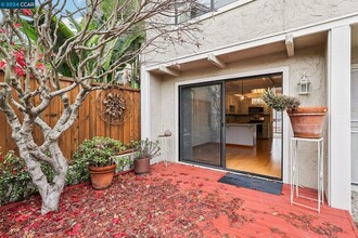 1095 Camino Verde Cir, Unit H9 in Walnut Creek, CA - Building Photo - Building Photo