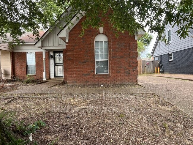 3913 Oak Branch Cir E in Memphis, TN - Building Photo - Building Photo