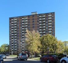 Gale Crescent in St Catharines, ON - Building Photo