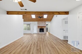 11611 Oak Trail in Austin, TX - Building Photo - Building Photo