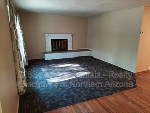 64 Pine Ridge Dr in Flagstaff, AZ - Building Photo - Building Photo