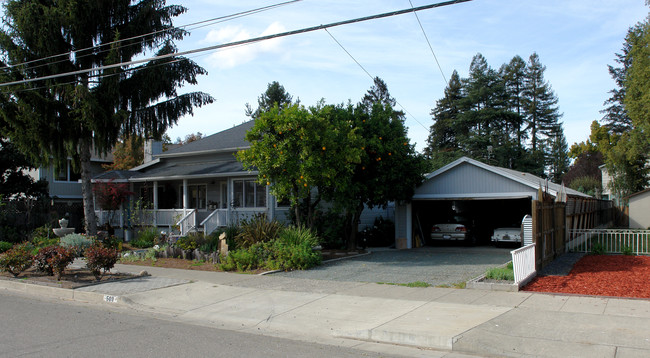 507 Tucker St in Healdsburg, CA - Building Photo - Building Photo