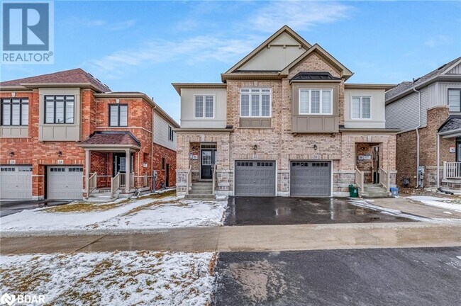 22 Greer St in Barrie, ON - Building Photo - Building Photo