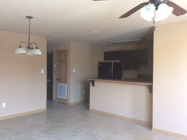 5610 Doc Sigi Perez Loop-Unit -22 in Laredo, TX - Foto de edificio - Building Photo