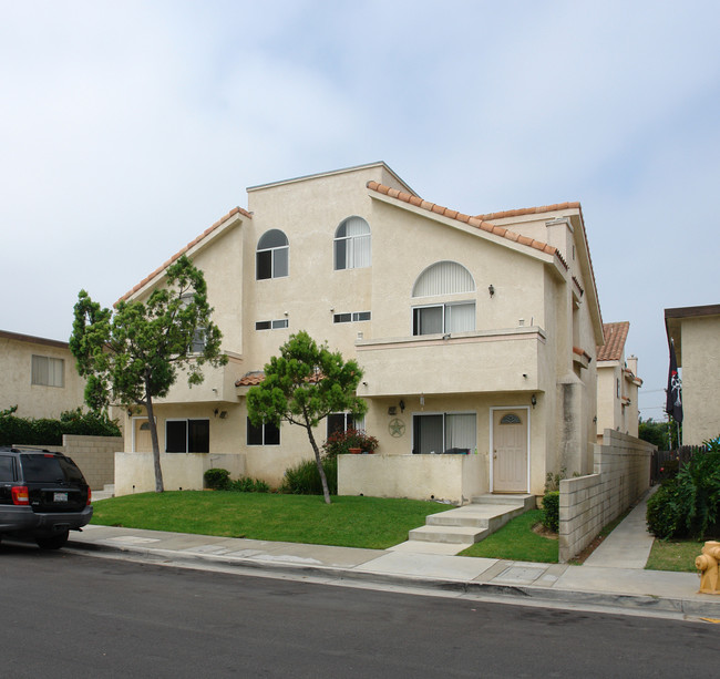 16791-16801 Blanton St in Huntington Beach, CA - Foto de edificio - Building Photo