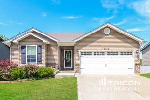 1115 Marathon Dr in Foristell, MO - Building Photo