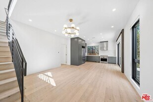 633 Palms Blvd in Los Angeles, CA - Building Photo