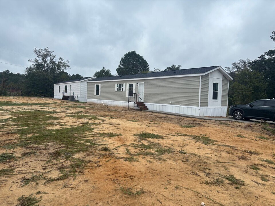 205 Plum Dr in Raeford, NC - Building Photo