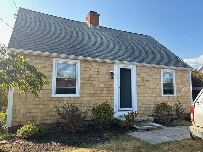 30 Ninigret Ave in South Kingstown, RI - Foto de edificio - Building Photo