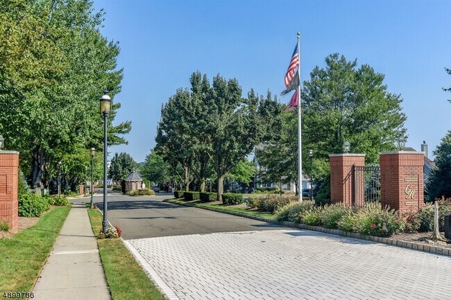 320 Wilshire Dr in Nutley, NJ - Building Photo - Building Photo