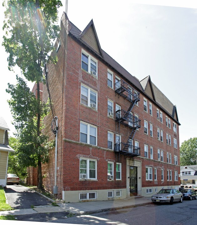 25 Fleetwood Pl in Irvington, NJ - Foto de edificio