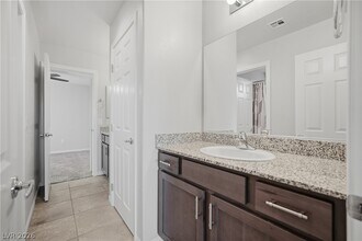 6651 Rocky Reef St in Las Vegas, NV - Building Photo - Building Photo