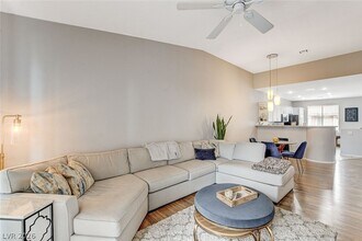 656 Peachy Canyon Cir, Unit 202 in Las Vegas, NV - Building Photo - Building Photo