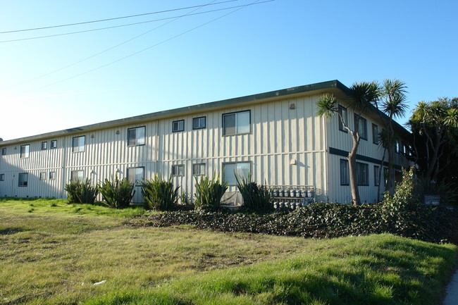 16 Natividad Rd in Salinas, CA - Foto de edificio - Building Photo