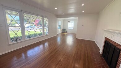 4715 Allott Ave in Los Angeles, CA - Building Photo - Building Photo