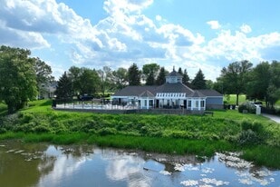 Hazeltine Shores in Chaska, MN - Building Photo