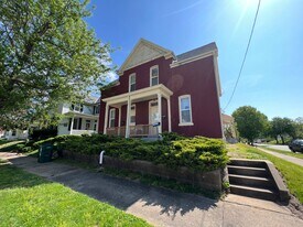 1031-1033-1033 S 11th St in Quincy, IL - Building Photo