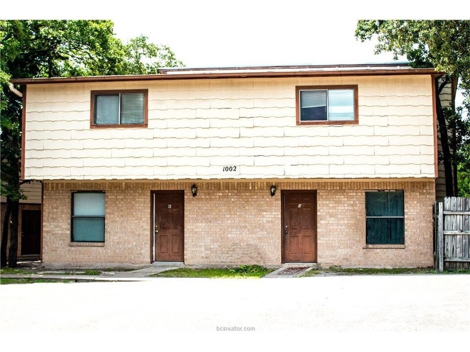 1002 Verde Dr in Bryan, TX - Foto de edificio