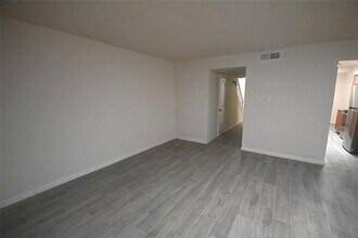 9419 Fondren Rd in Houston, TX - Building Photo - Building Photo