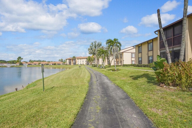 826 Sky Pine Way in Greenacres, FL - Building Photo - Building Photo
