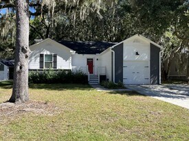 26 Canopy Ln in Saint Helena Island, SC - Building Photo