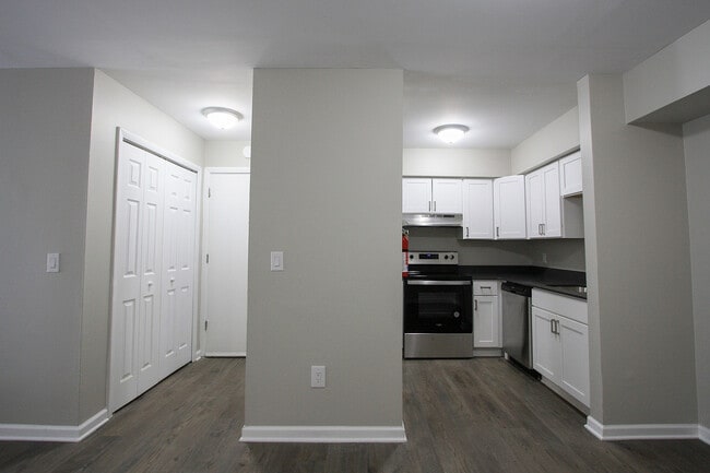 Wade Manor in Inkster, MI - Foto de edificio - Building Photo