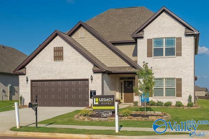 215 Keva St in Meridianville, AL - Foto de edificio