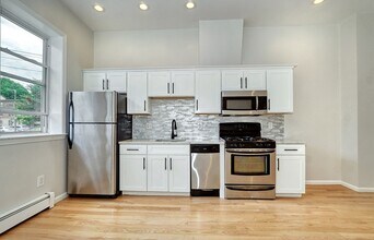 136 W Sixth St in Boston, MA - Building Photo - Building Photo