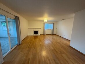 6934 Dannyboyar Ave in Los Angeles, CA - Building Photo - Building Photo