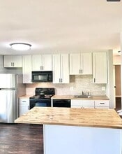 10395 Forest Brook Ln in St. Louis, MO - Building Photo - Building Photo