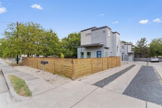 2307 E 16th St-Unit -B in Austin, TX - Building Photo - Building Photo