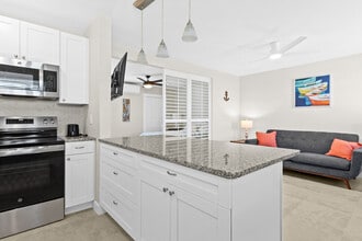 14212 E Parsley Dr, Unit 2 in Madeira Beach, FL - Building Photo - Building Photo