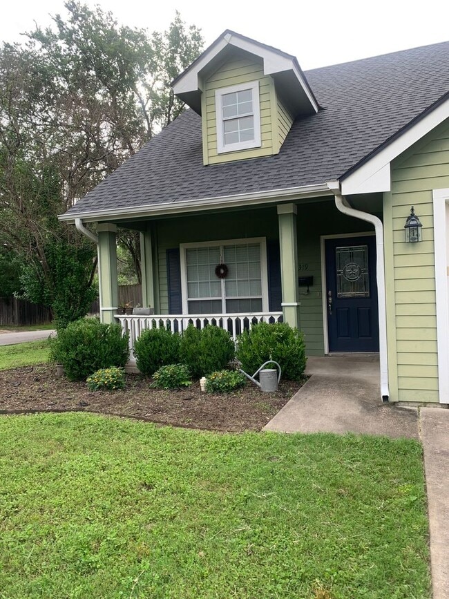 1319 N Penelope St in Belton, TX - Building Photo - Building Photo