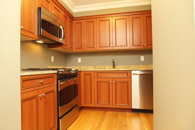 109 Forest St in Stamford, CT - Building Photo - Building Photo
